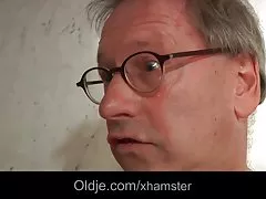 Guy drills girlfriend with sweet ass