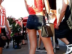 Threesome with two girls