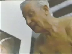 Man has sex with two blondes